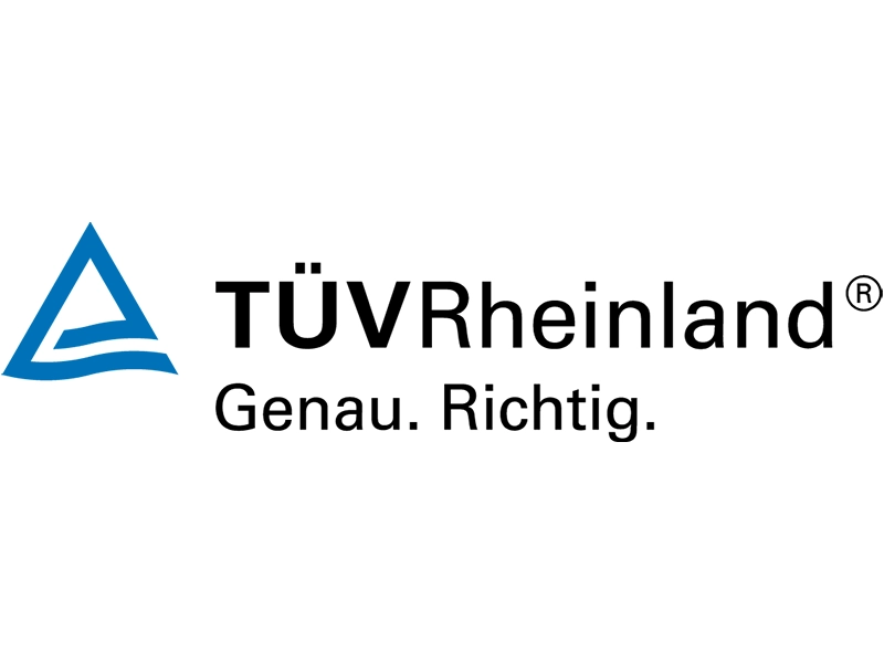 Das Bild zeigt das Logo von TÜV Rheinland mit einem blauen, stilisierten Dreieck und dem Schriftzug ‚TÜV Rheinland‘ in schwarzer Schrift. Darunter befindet sich der Slogan ‚Genau. Richtig.‘, der für Präzision, Verlässlichkeit und Qualitätssicherung steht.